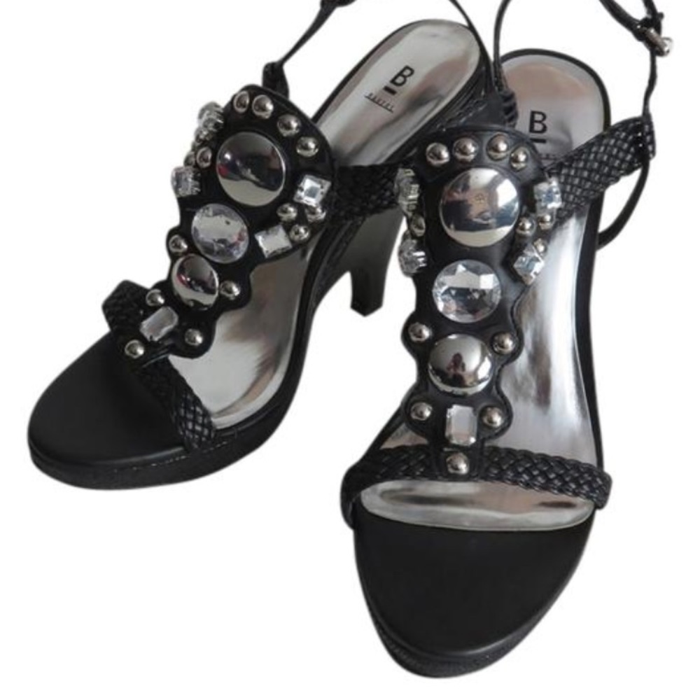 New Bakers Black Open Toe Wedge Sandals With Silver Studs And Stones Size 8.5